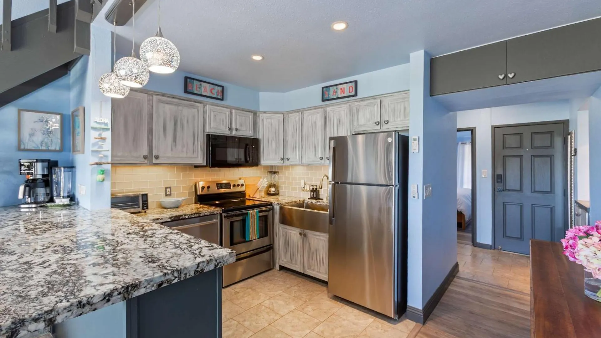 Dom wakacyjny Bright Across From Pool Ac Sleeps 4 *