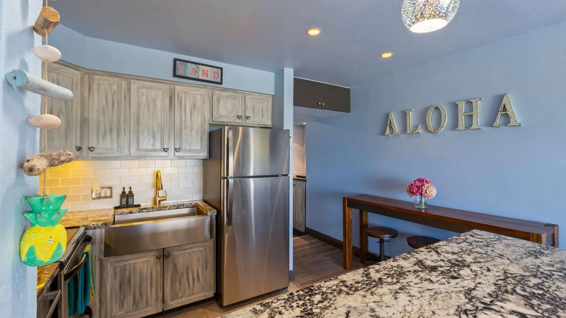 Bright Across From Pool Ac Sleeps 4 Kihei