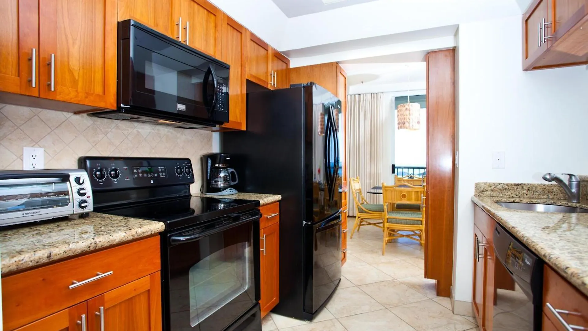 Whaler 102 * Lahaina