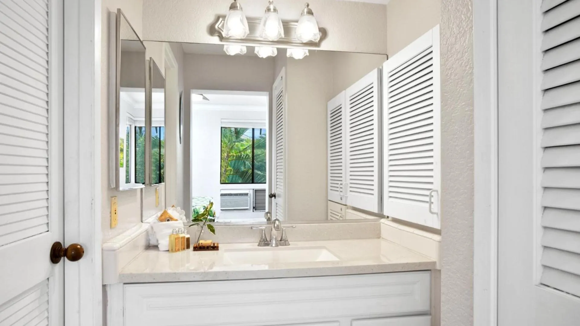 Apartment Kbm Free Car Grand Champions Gch-120 Remodeled Bdm In Heart Of
