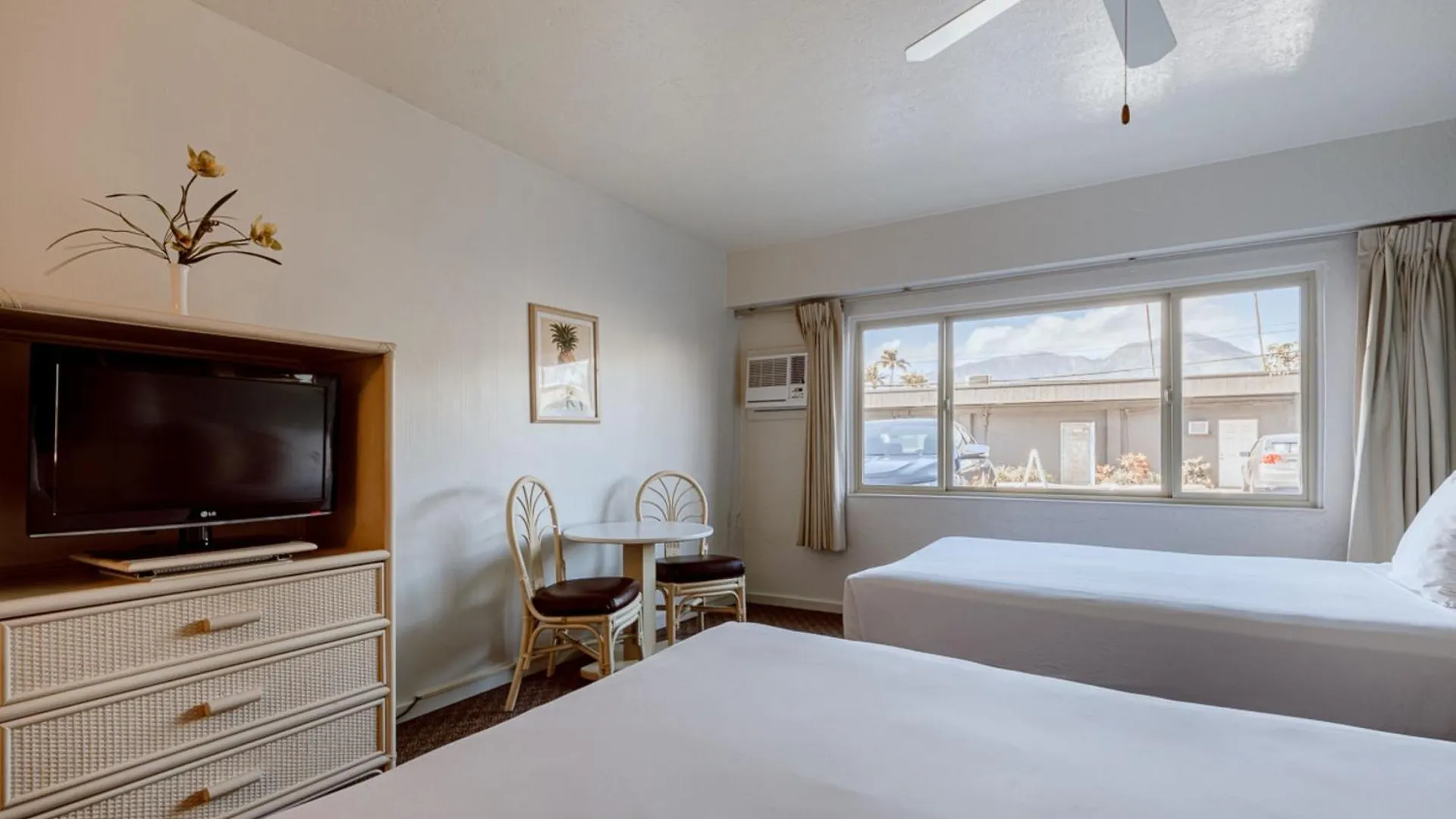Maui Seaside Hotell 3*