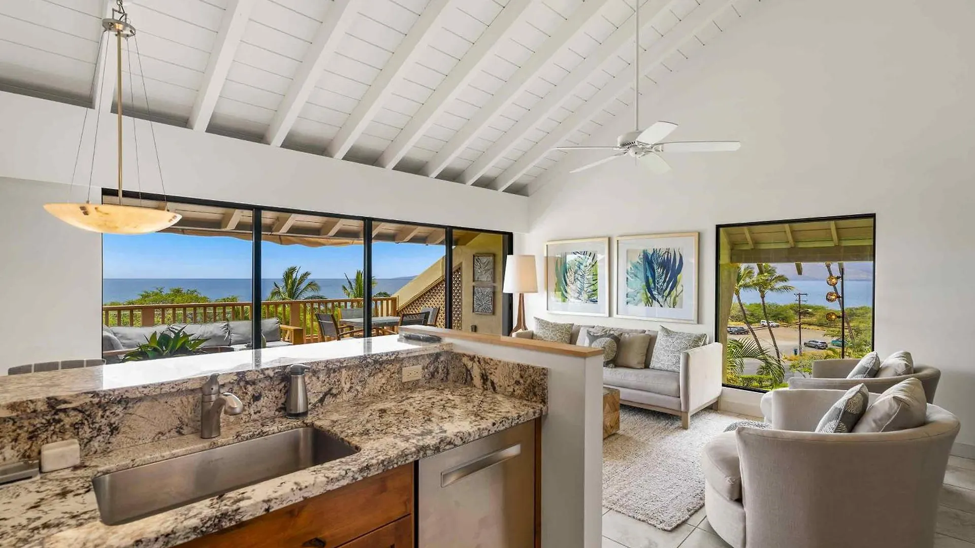 Maui Kamaole A-206 - Prime Location, Stunning Renovation, Large Lanai, Split Ac! Holiday home *