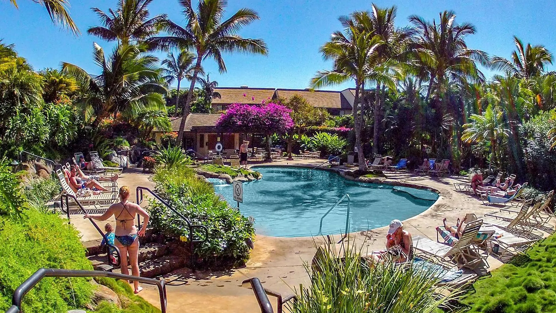 Maui Kamaole A-206 - Prime Location, Stunning Renovation, Large Lanai, Split Ac! *