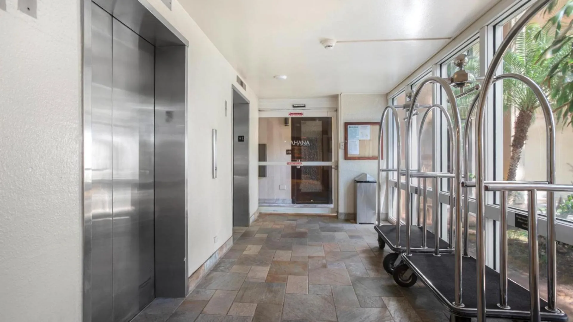 Apartment Spacious 4-bedroom Mahana Collection - Multi Unit Listing - Same Building - Ocean Front - 2 Free Cars Mah-301 Mah-419 *