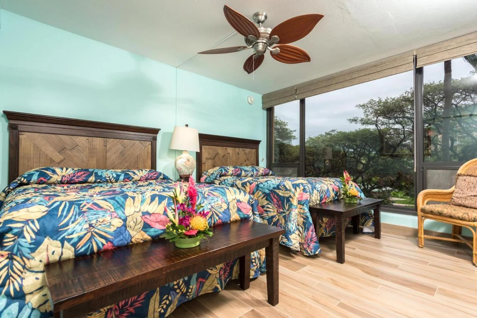 Apartment Spacious 4-bedroom Mahana Collection - Multi Unit Listing - Same Building - Ocean Front - 2 Free Cars Mah-301 Mah-419