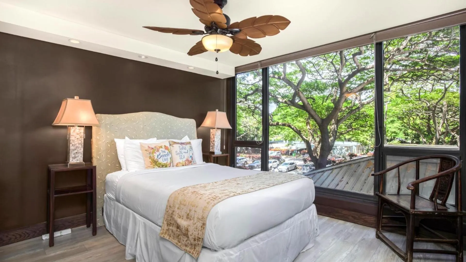 Apartment Spacious 4-bedroom Mahana Collection - Multi Unit Listing - Same Building - Ocean Front - 2 Free Cars Mah-301 Mah-419 *