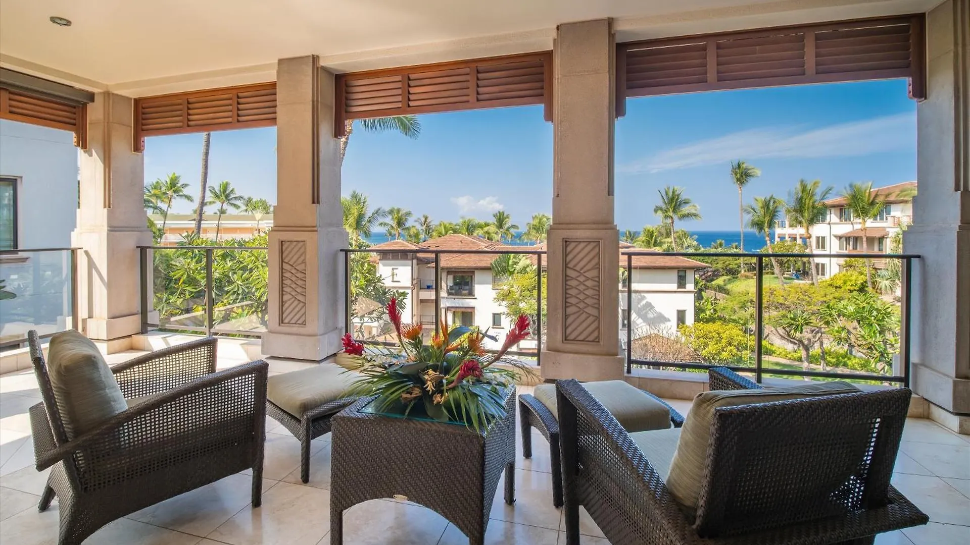 Redecorated! New Offering Summer 2025 - The Palm Coast F202 Ocean View Grand Luxe Sleeps 8! Vila *