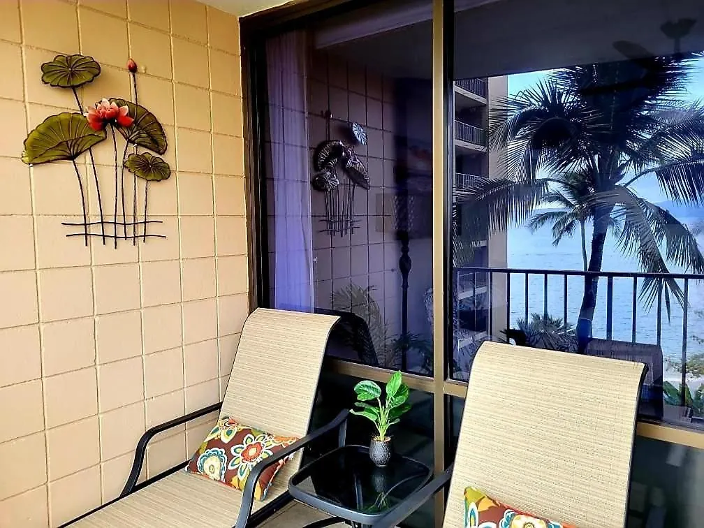 Ocean Front Views At The Valley Isle Apartment Lahaina