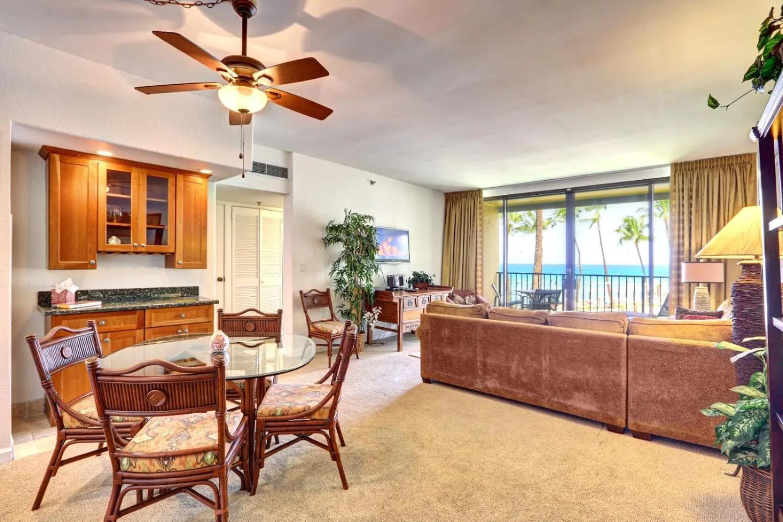 Kbm Spacious 4-bedroom Shores Collection Multi Unit Listing Same Floor Ocean Views 2 Free Cars Ks-25860 * Kaanapali