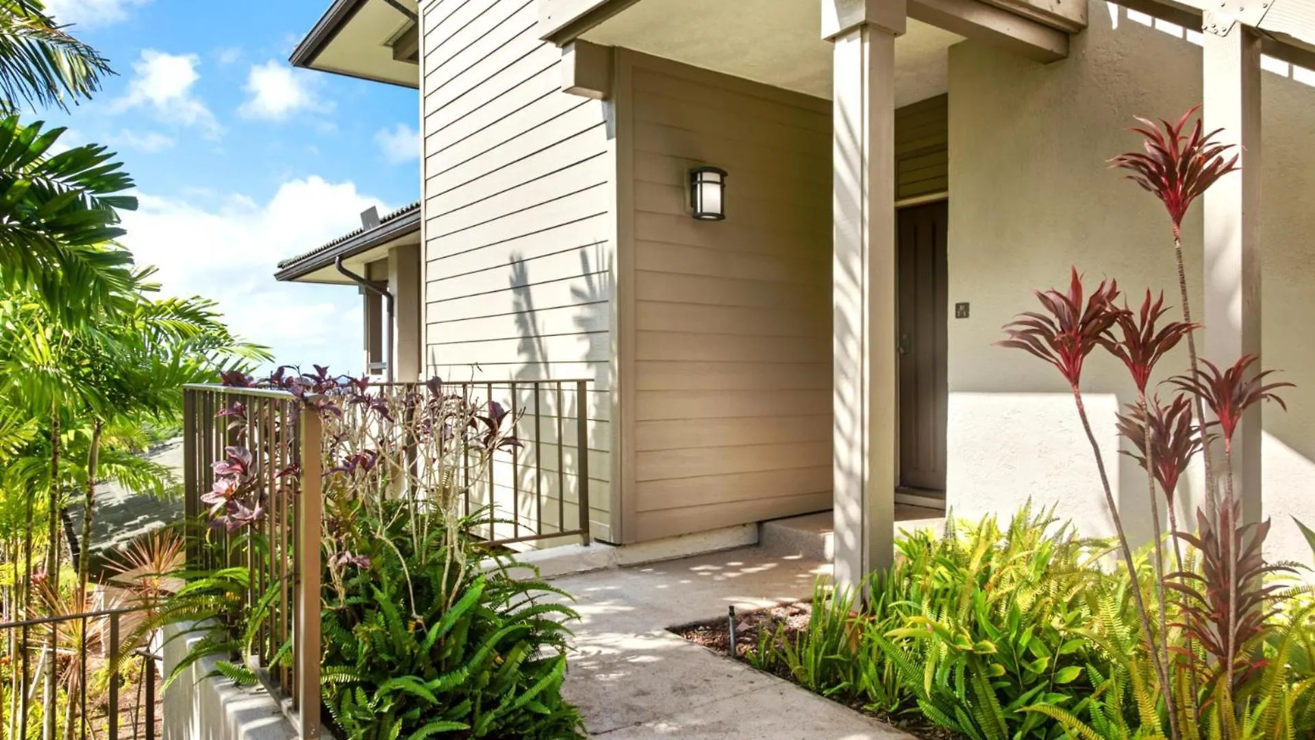 Spacious 2-bedroom Golf Collection - Multi Unit Listing - Golf Course Views - 2 Free Cars Kgv-20t2t8