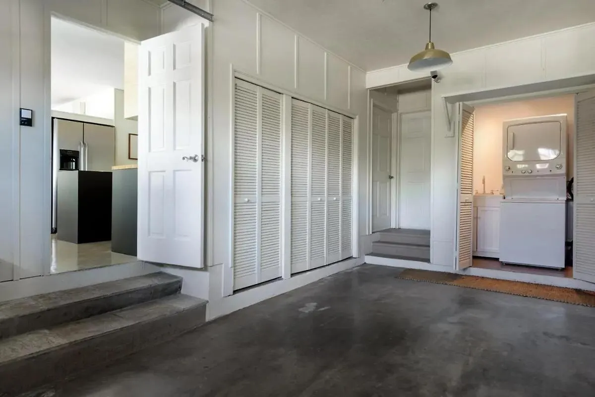 Maui Meadows With A Yard Garage