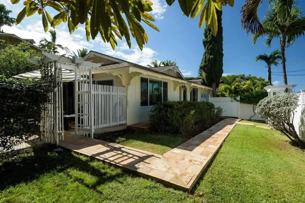 Maui Meadows With A Yard Garage