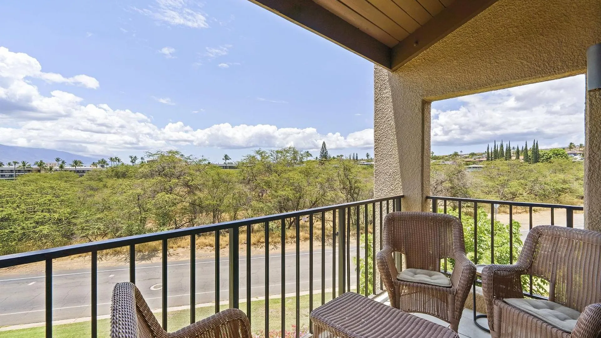 Experience Kamaole Sands 4-409 - Ocean Views, Spacious, Renovated, Wi-fi, Ac! *