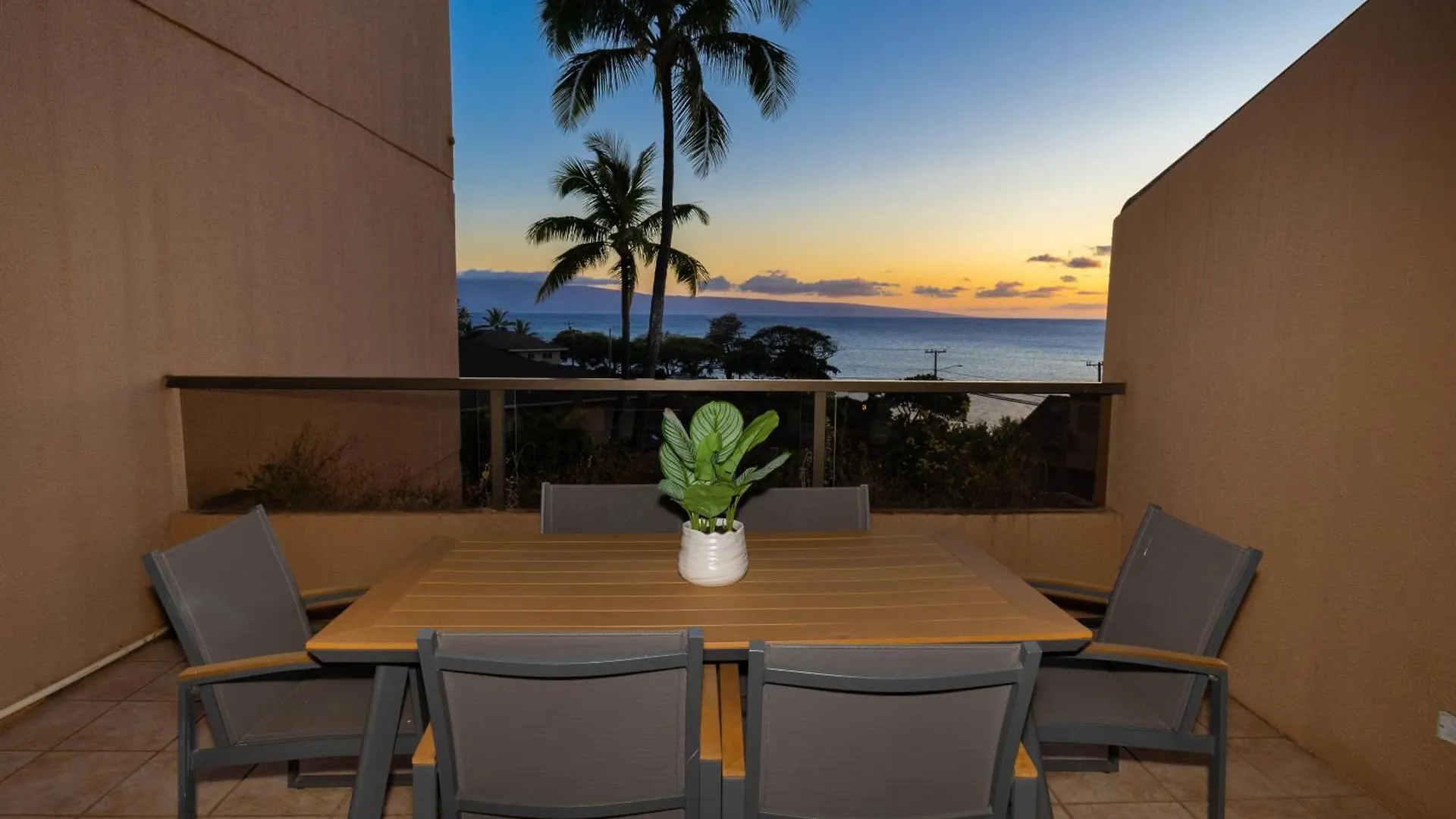 Resort Oceanview Kahana - Walk To & Dining 3*