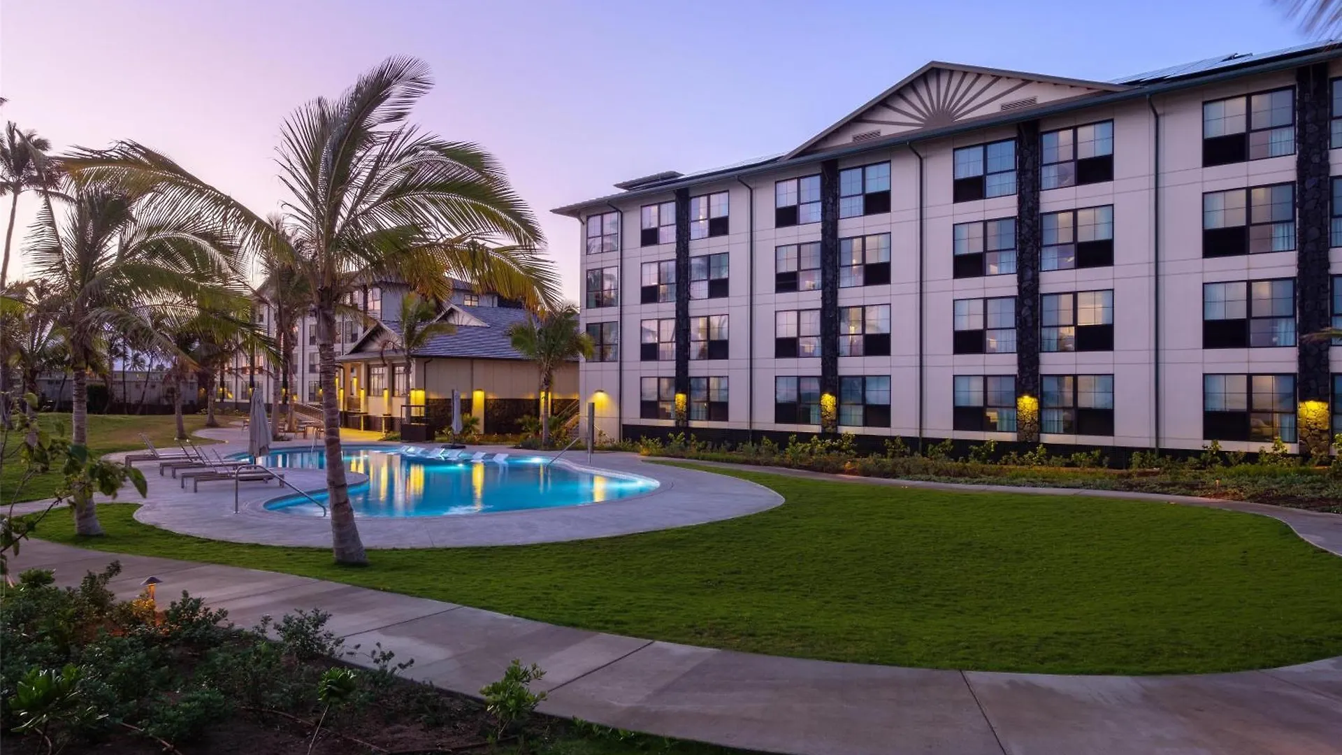 Hampton & Maui North Shore Hotel 3*