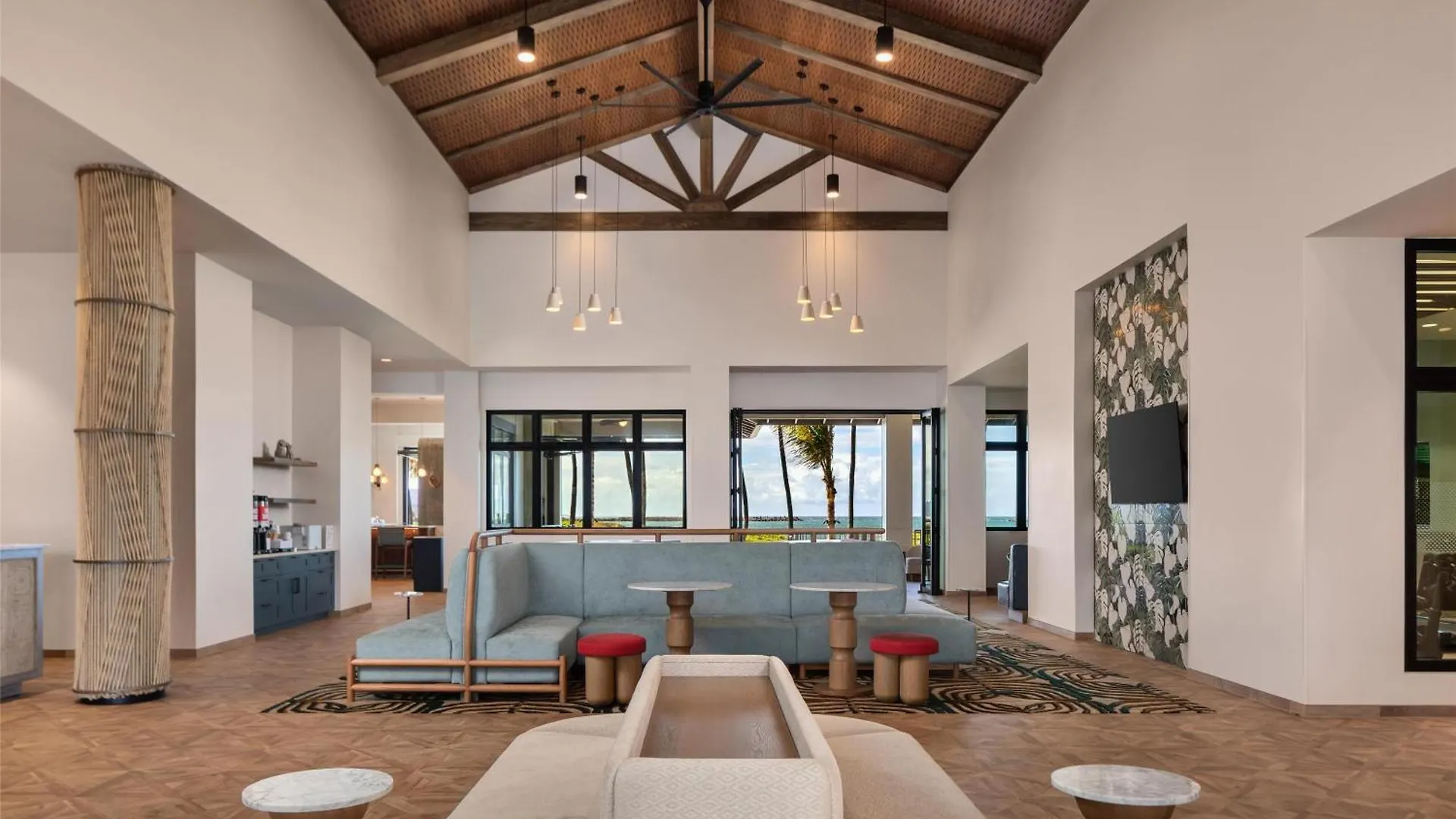 Hampton & Maui North Shore Hotel 3*