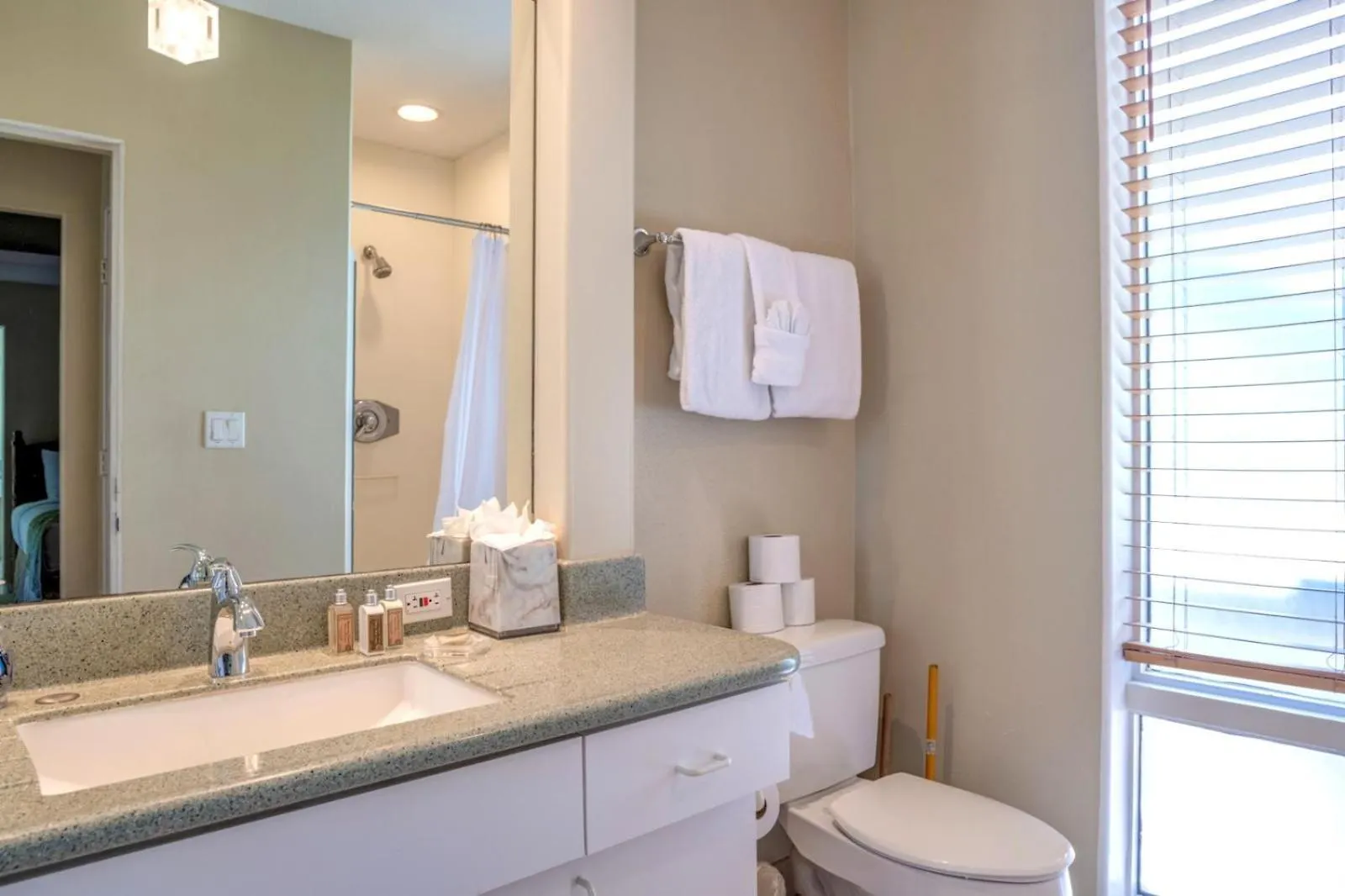 Spacious 5-bedroom Bay Collection - Multi Unit Listing - Ocean Views - 3 Free Cars Apartmán *