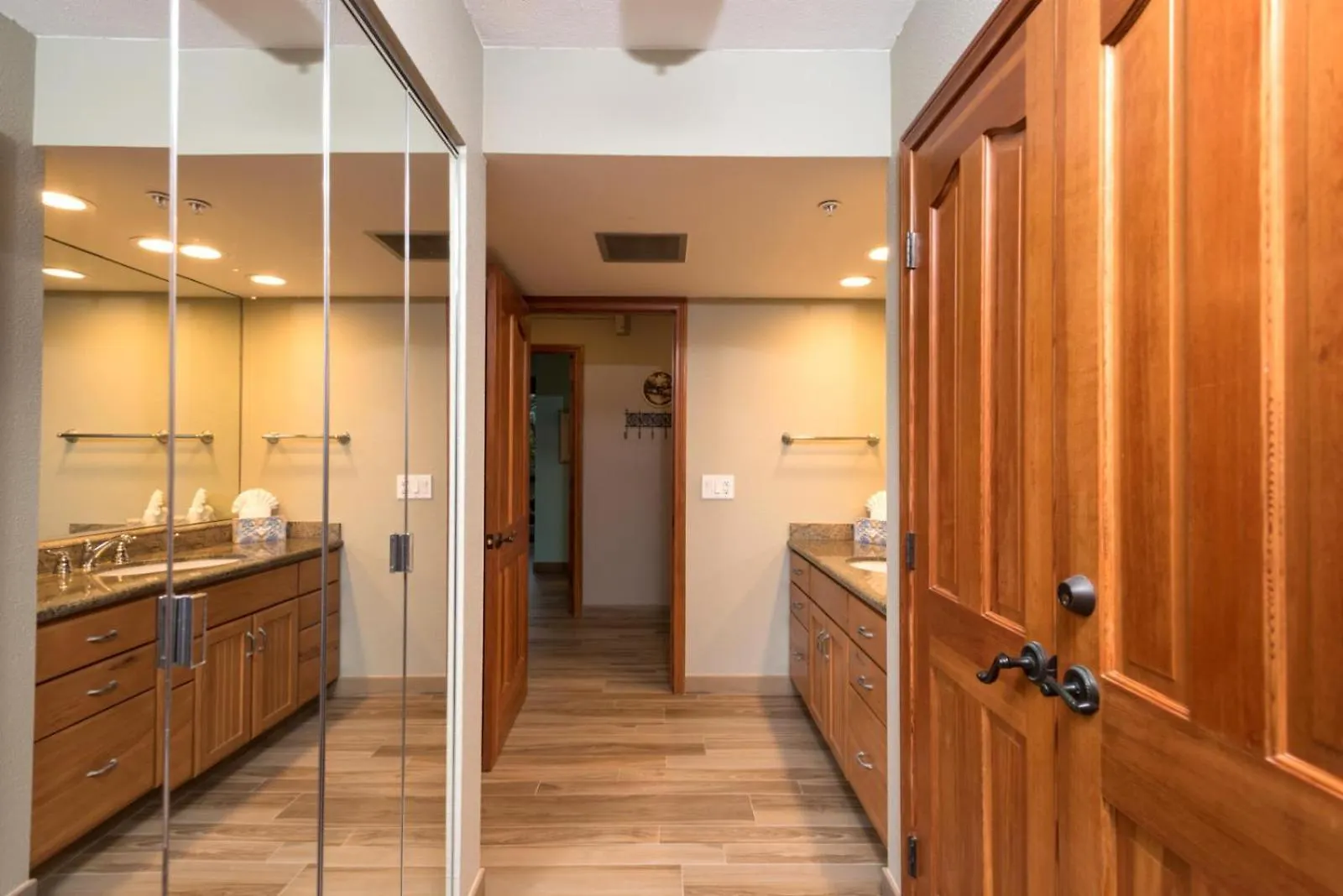 Spacious 4-bedroom Mahana Collection - Multi Unit Listing - Same Building - Ocean Front - 2 Free Cars Mah-301 Mah-419 * קנאפאלי