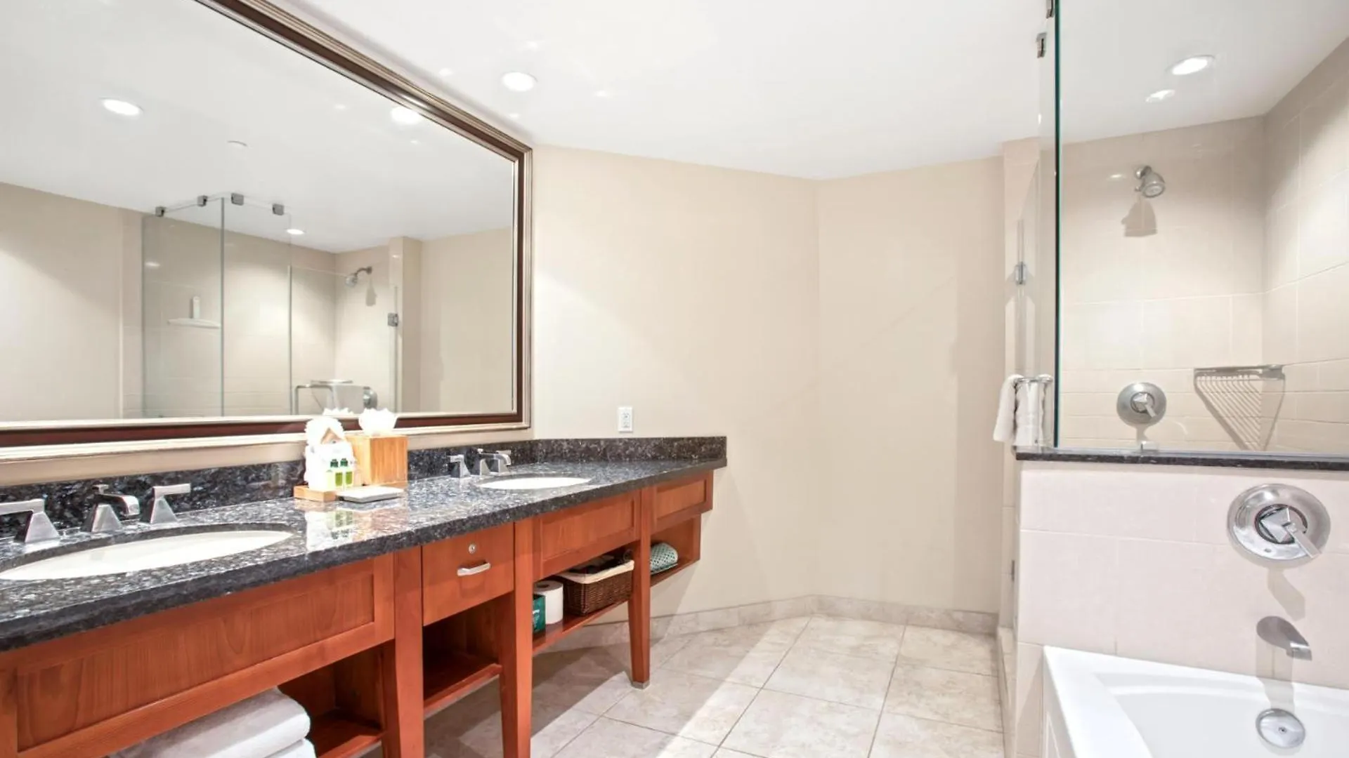 Apartament Kbm Spacious Ocean View 2-bedroom Honua Kai Collection Multi Unit Listing Same Floor 2 Free Cars Hkk-53739