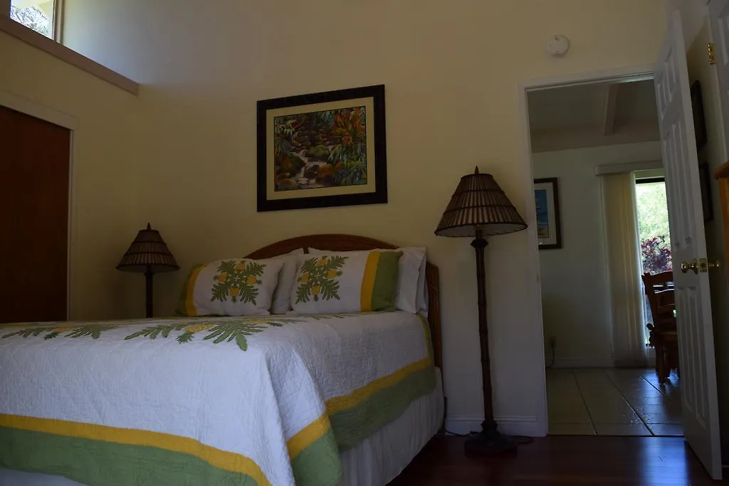 Hale Huanani Bed & Breakfast *