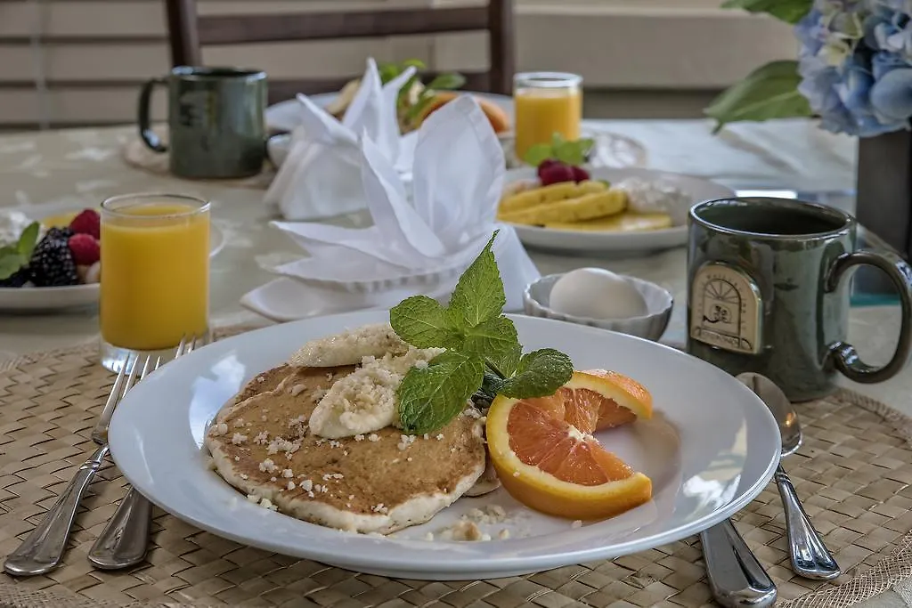 The Historic Maui 3* Wailuku