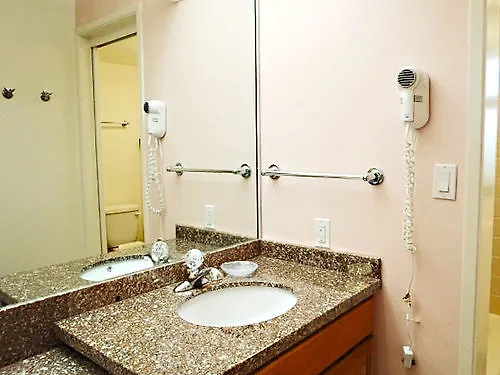 Maui Schooner Hotel 3*