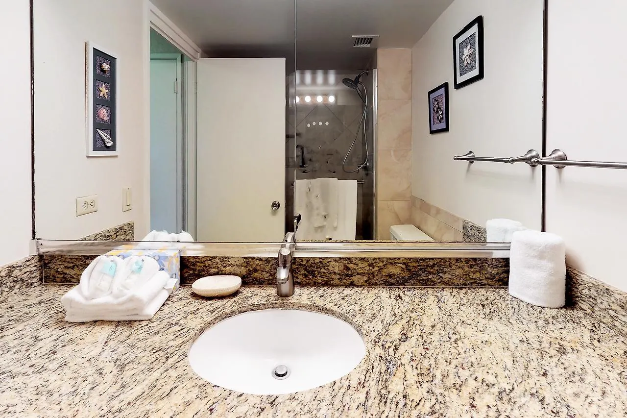 Reef Oceanfront Apartment *