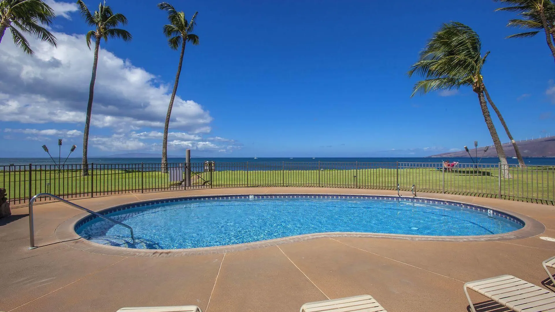 Aparthotel Ma'alaea Surf 4*