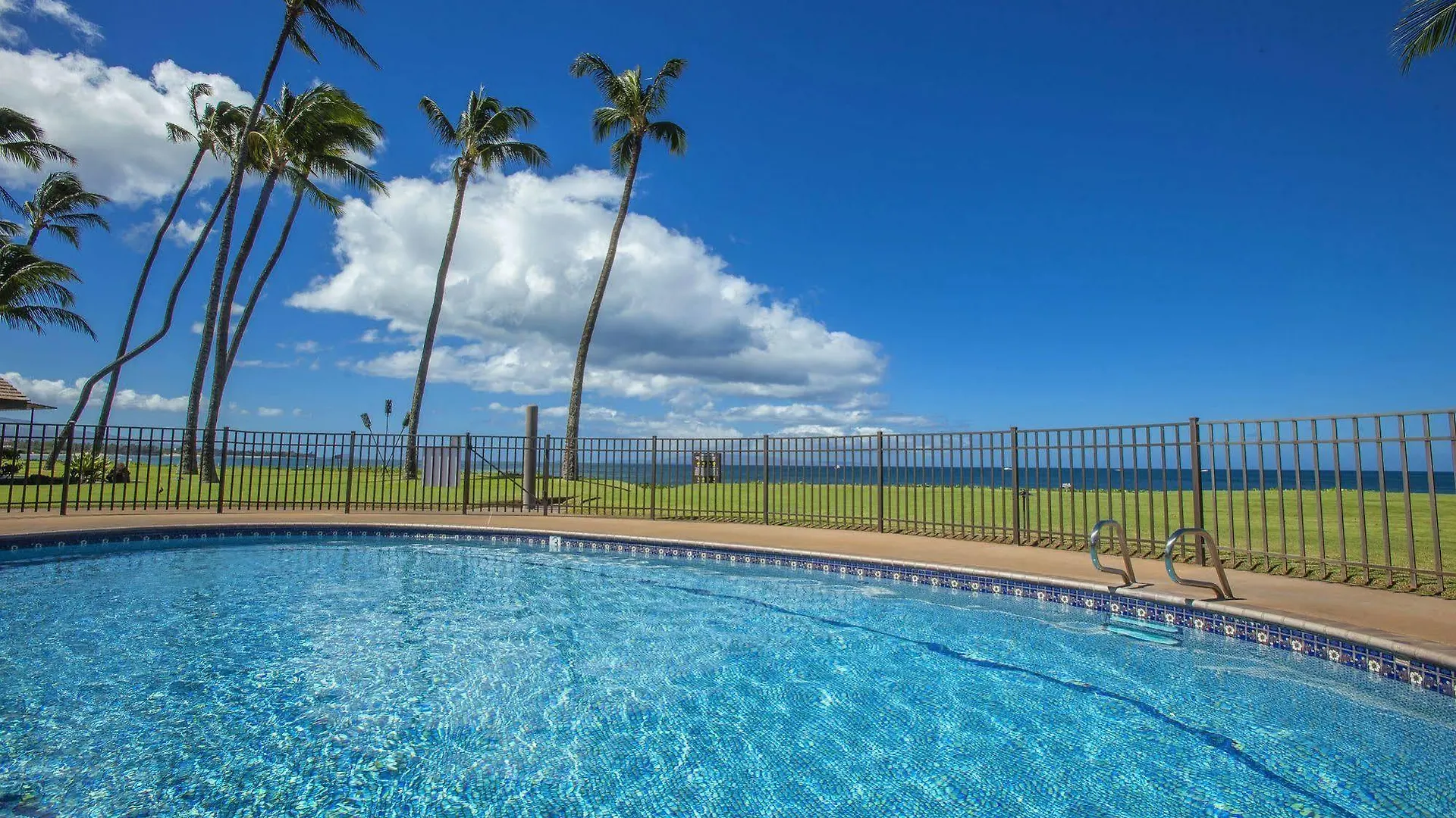 Ma'alaea Surf Aparthotel 4*