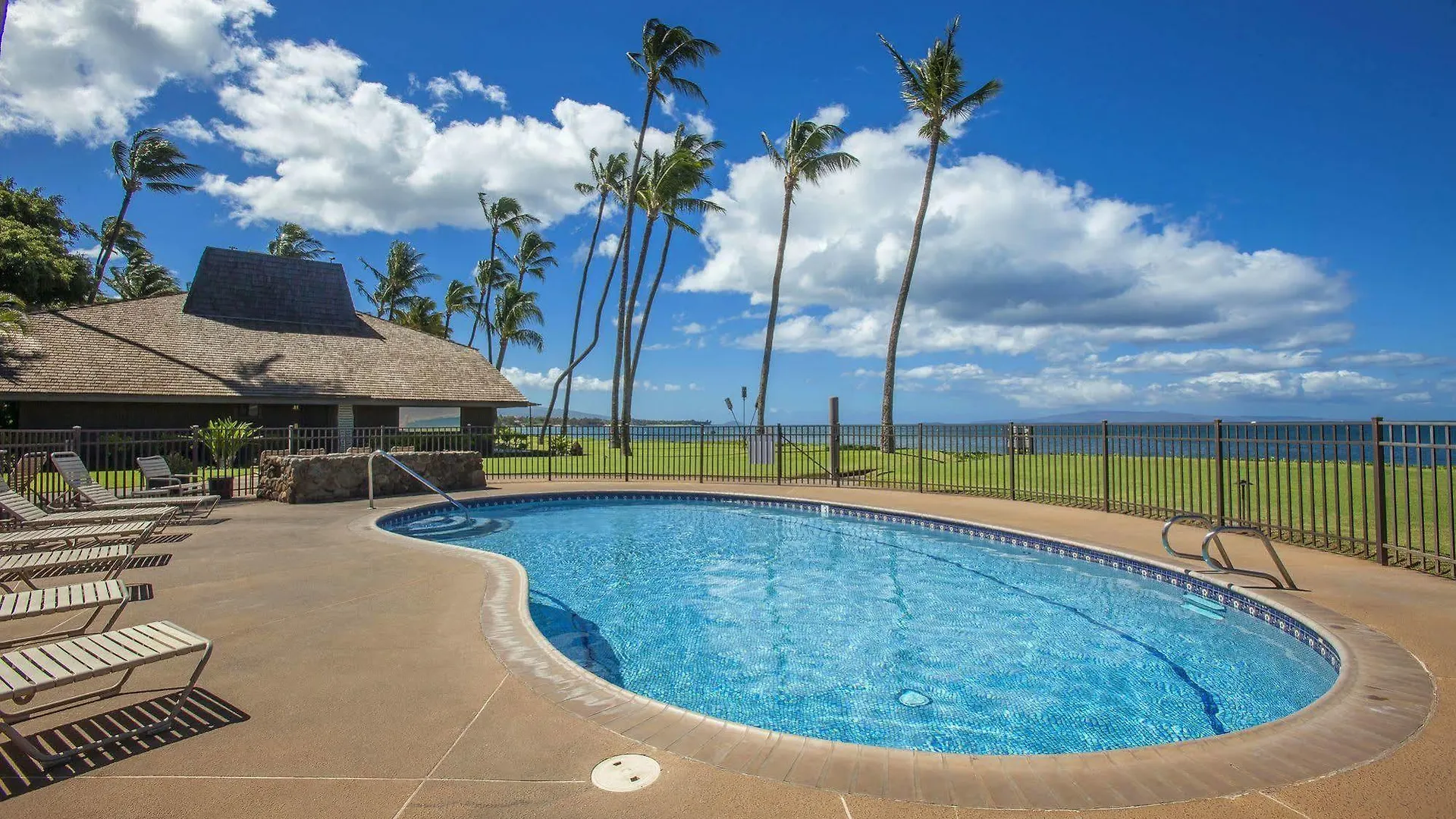 Aparthotel Ma'alaea Surf 4*