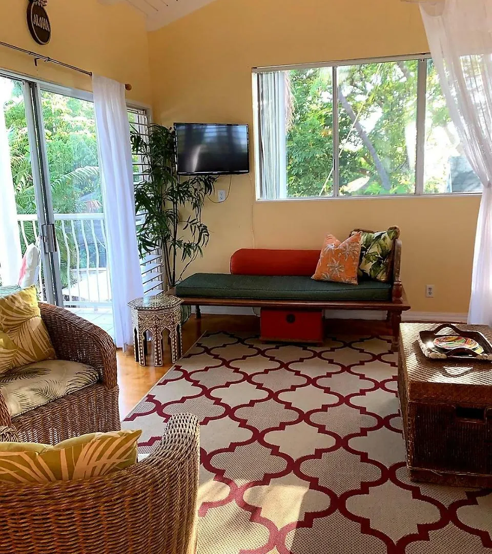 Old House-walk To Town & Beach! 3* Lahaina