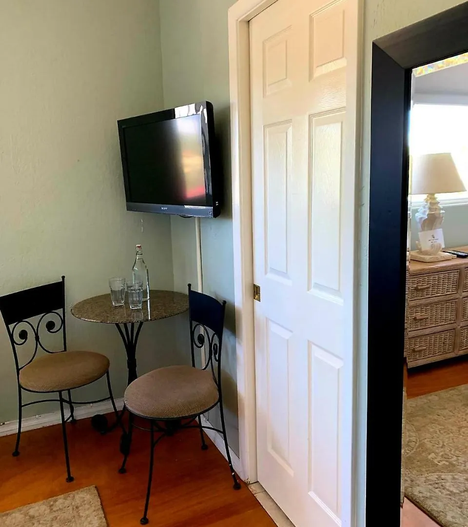Old House-walk To Town & Beach! Guest house