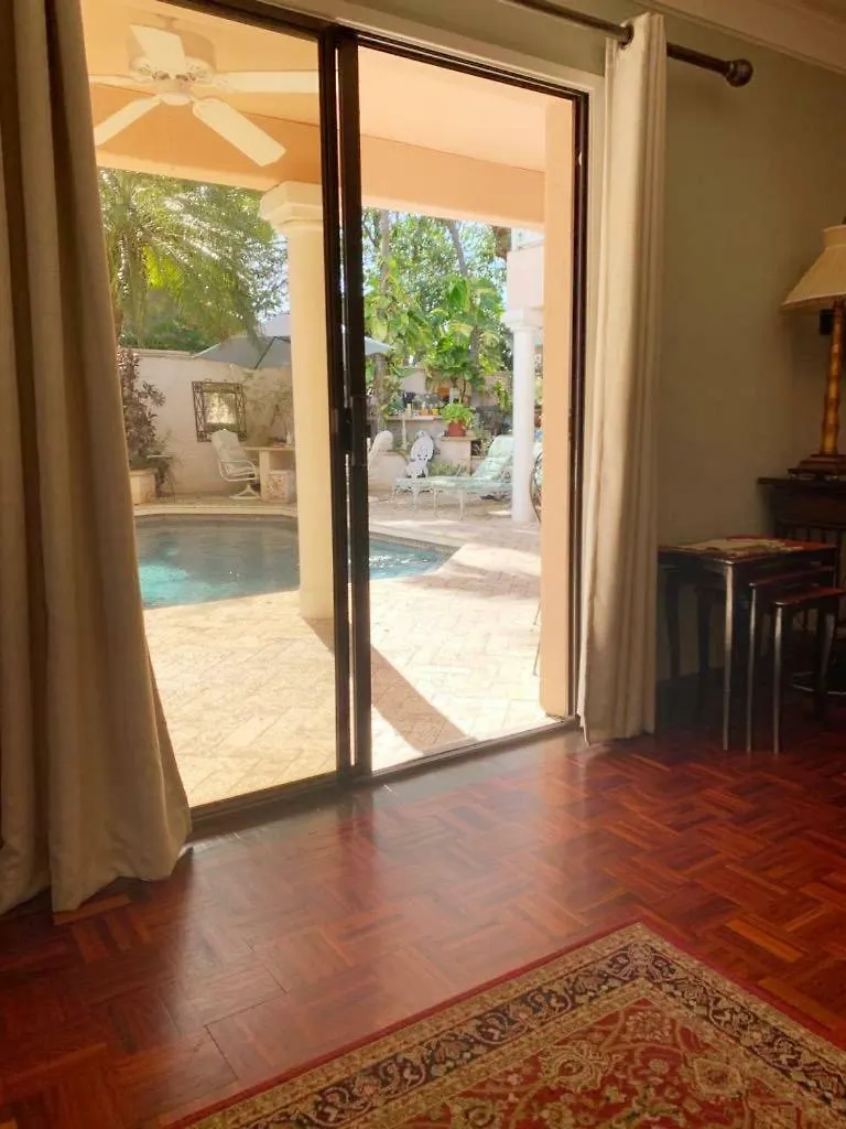 Old House-walk To Town & Beach! Guest house
