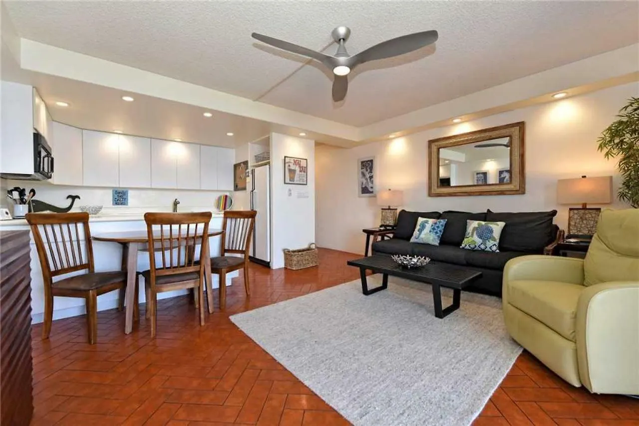 1 Bedroom Ocean Front In Town - Sleeps 4 - Roads #204 * Lahaina