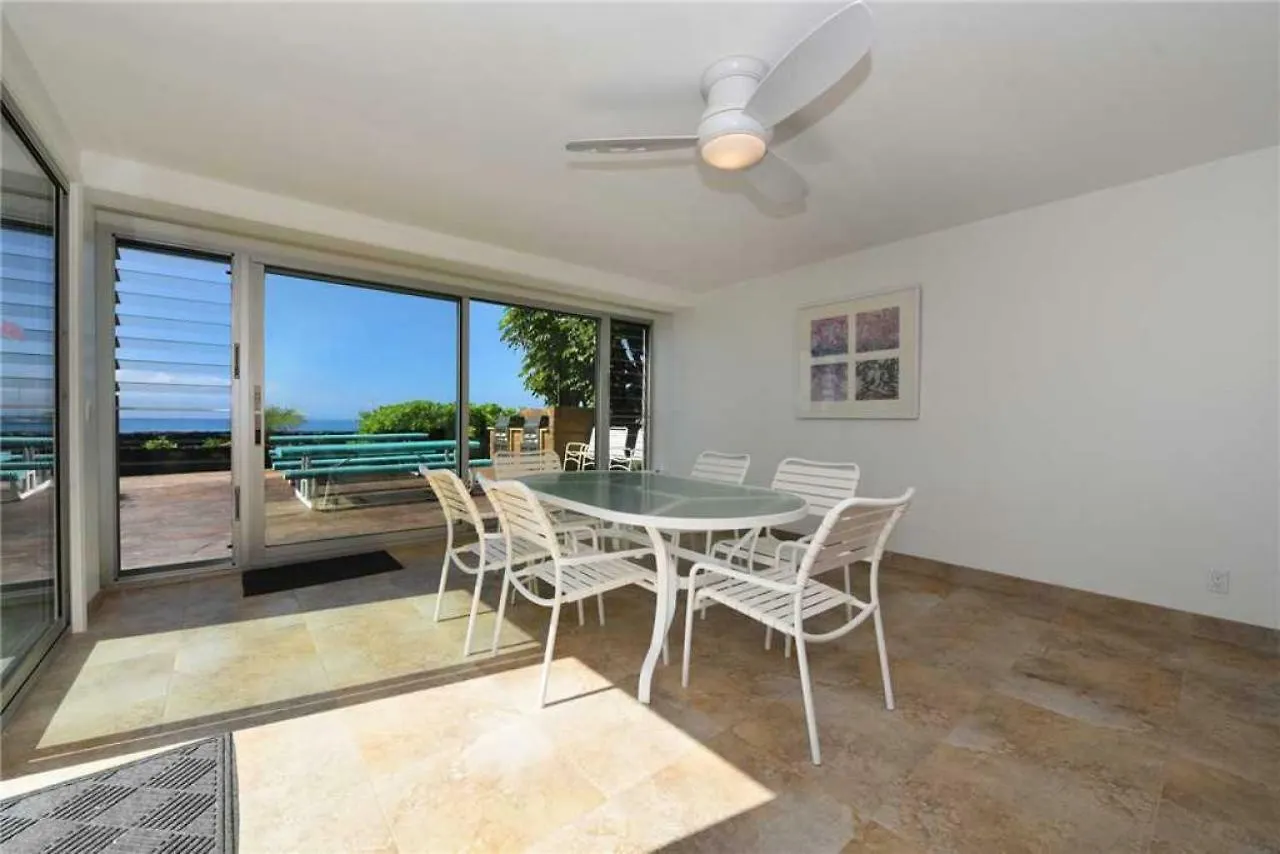 1 Bedroom Ocean Front In Town - Sleeps 4 - Roads #204 Holiday home