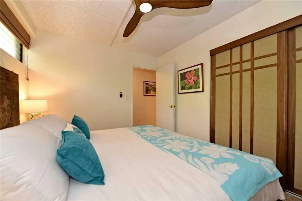 1 Bedroom Ocean Front In Town - Sleeps 4 - Roads #204 Holiday home