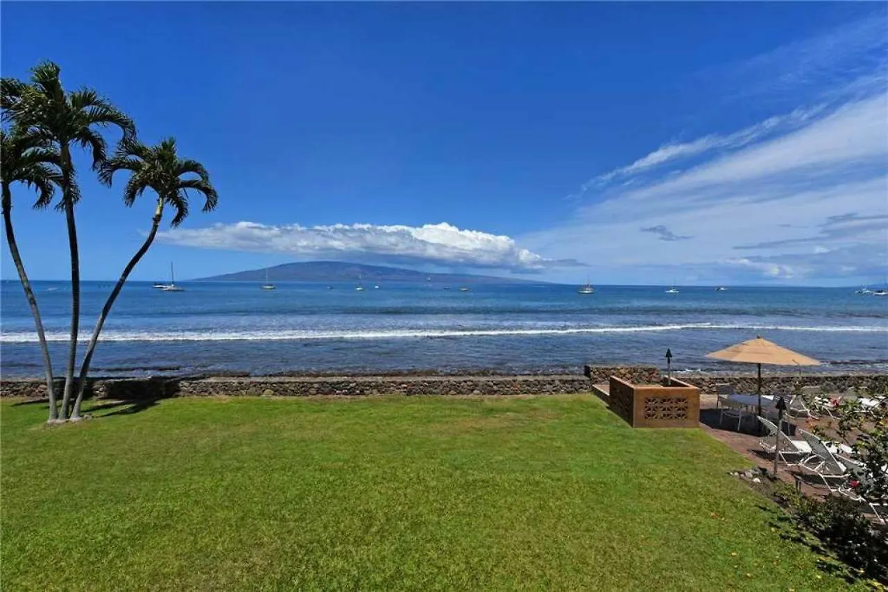 1 Bedroom Ocean Front In Town - Sleeps 4 - Roads #204 Holiday home Lahaina