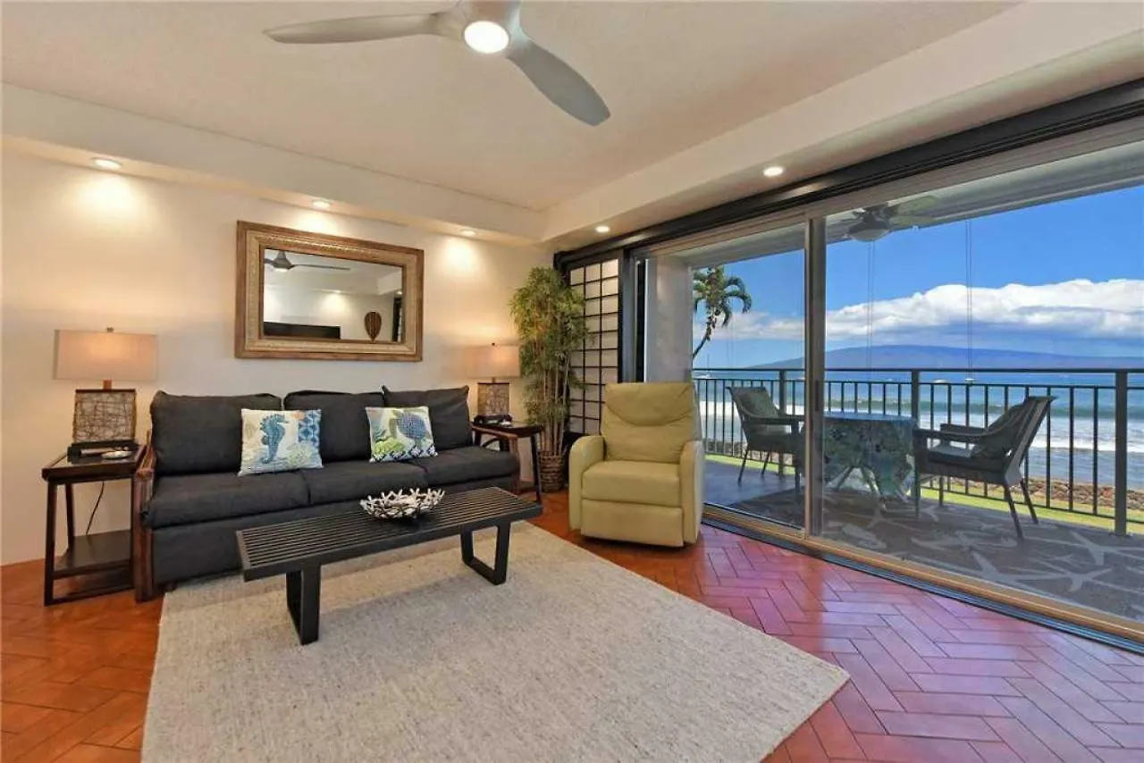 1 Bedroom Ocean Front In Town - Sleeps 4 - Roads #204 Holiday home Lahaina