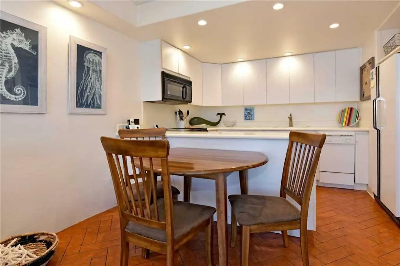 1 Bedroom Ocean Front In Town - Sleeps 4 - Roads #204