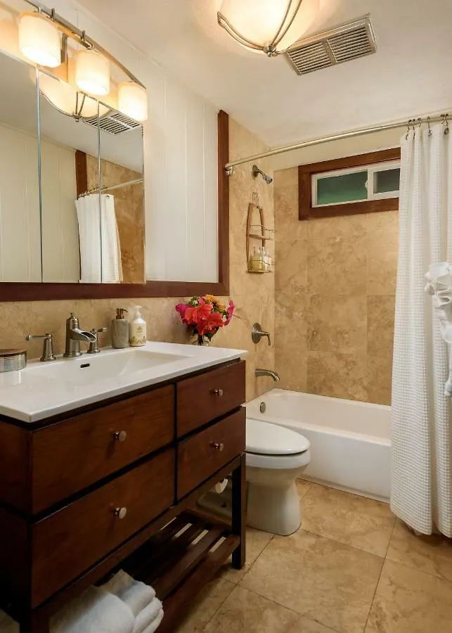 Paia Inn Hotel 3*