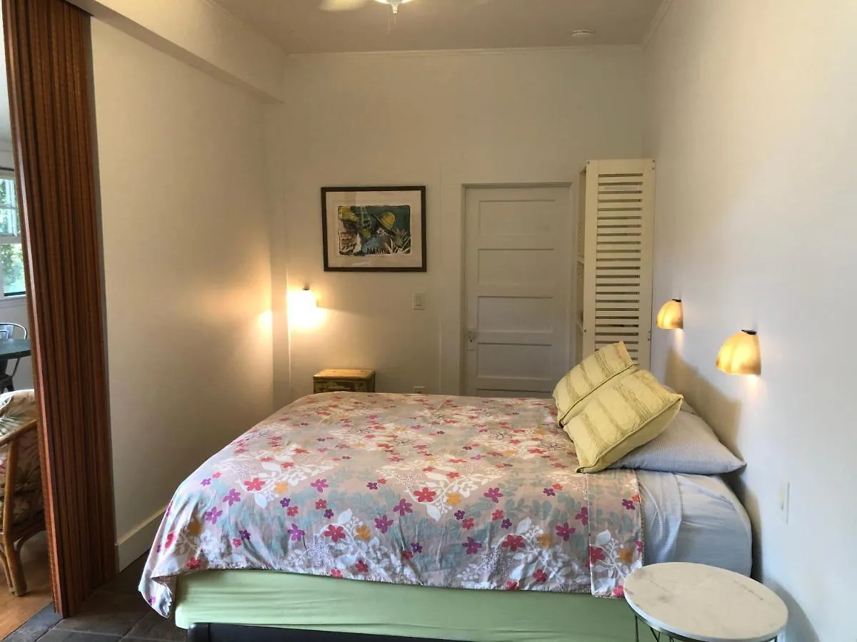 Bed & Breakfast Banyan Tree Retreat 4*