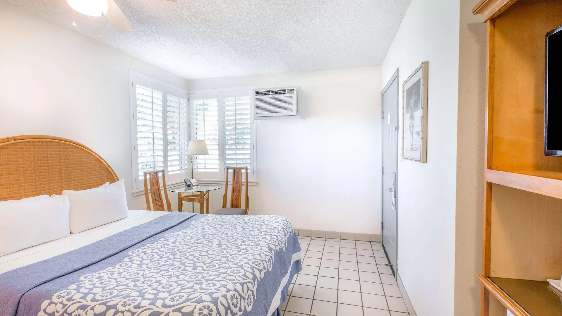 Days By Wyndham Maui Oceanfront 2*