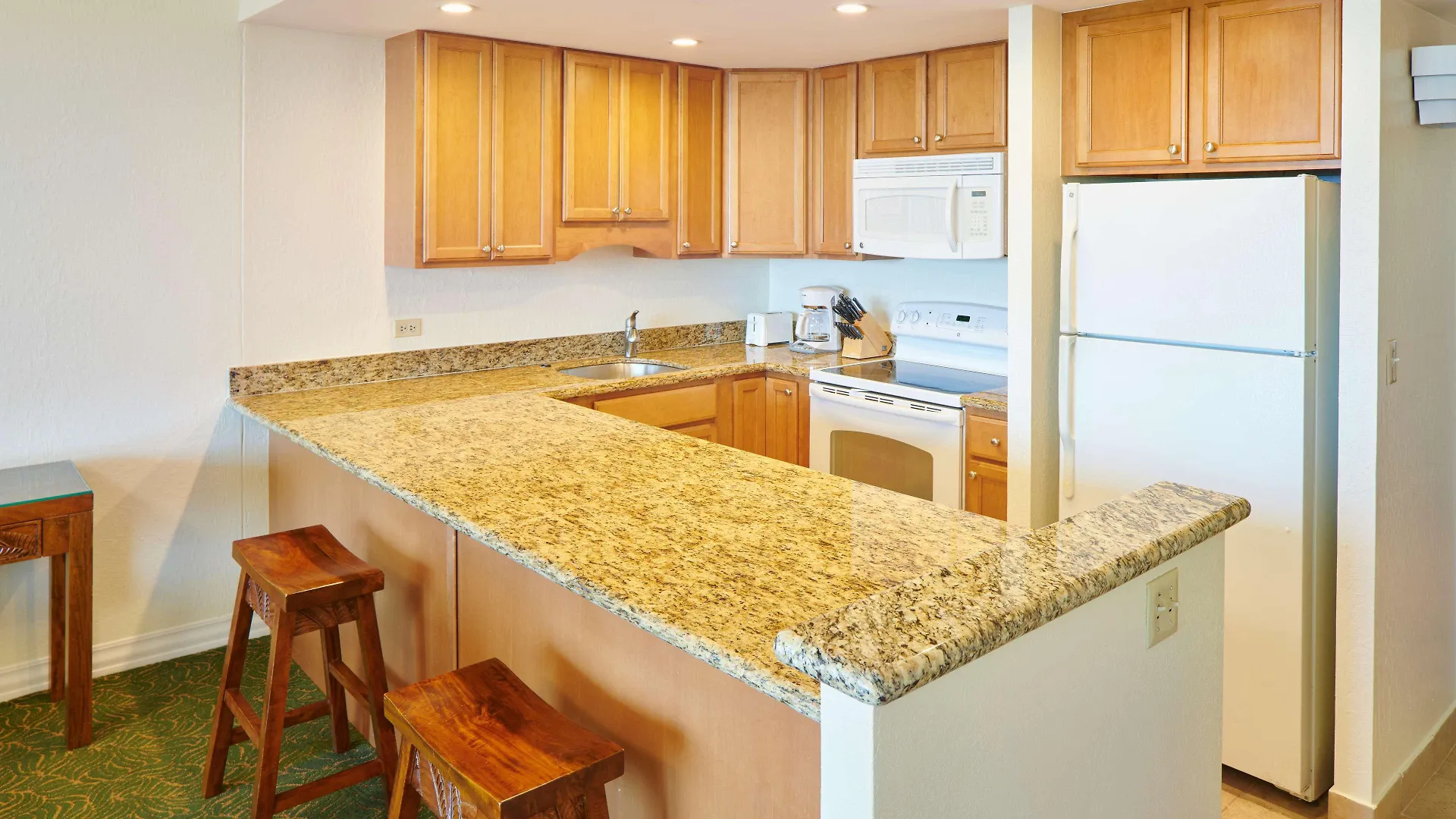Апарт-отель Aston Kaanapali Shores 4*