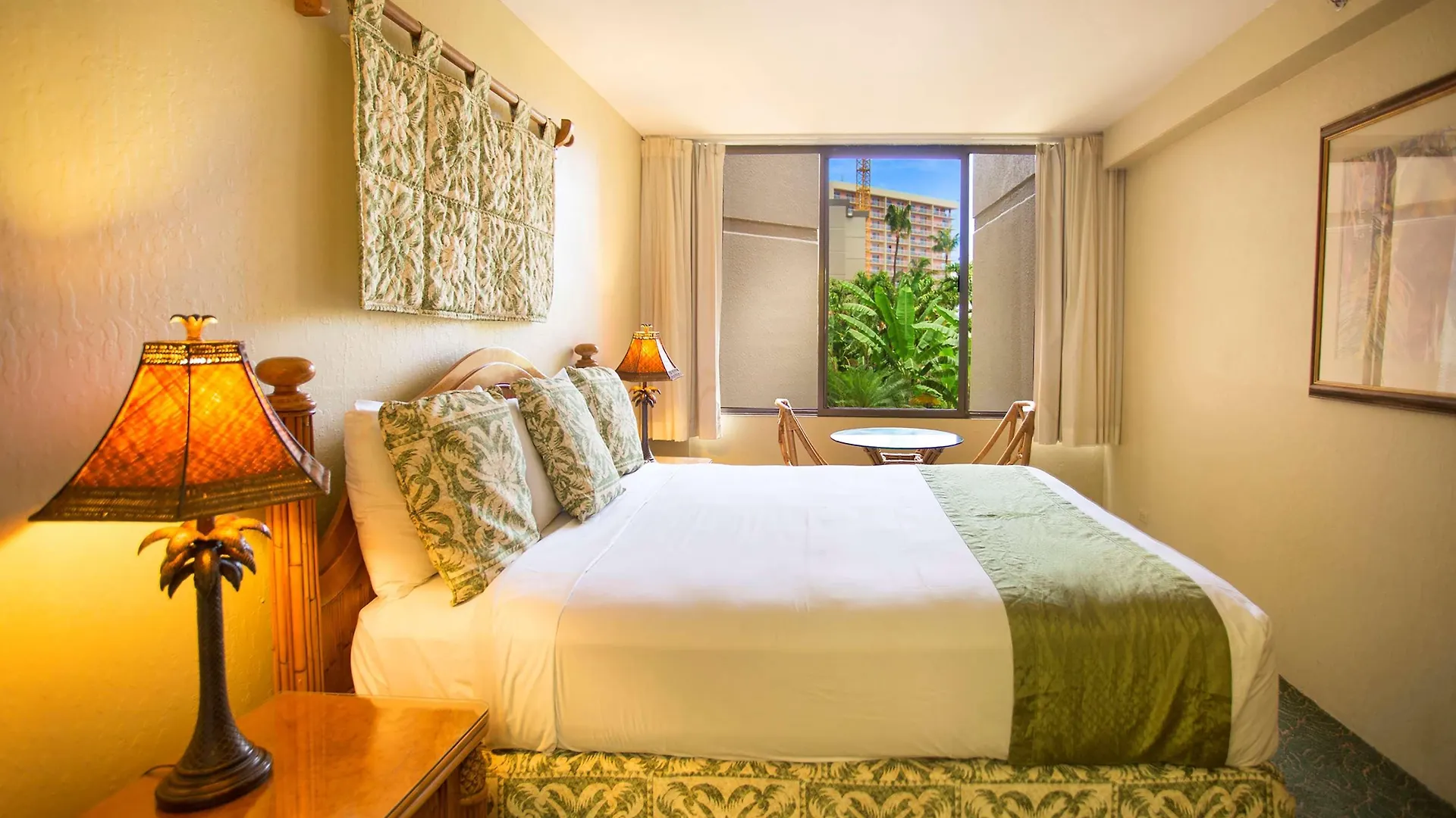 Aston Kaanapali Shores Апарт-отель