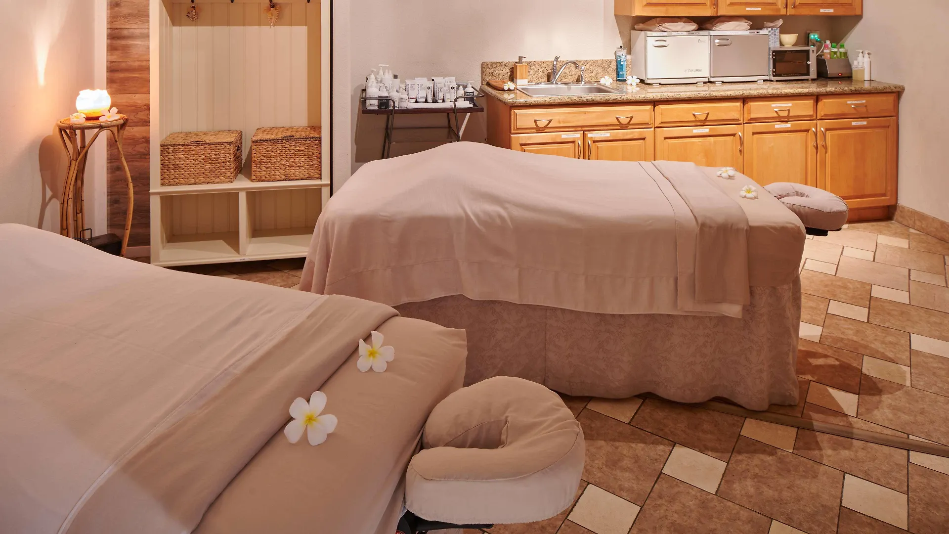 Aston Kaanapali Shores Апарт-отель 4*