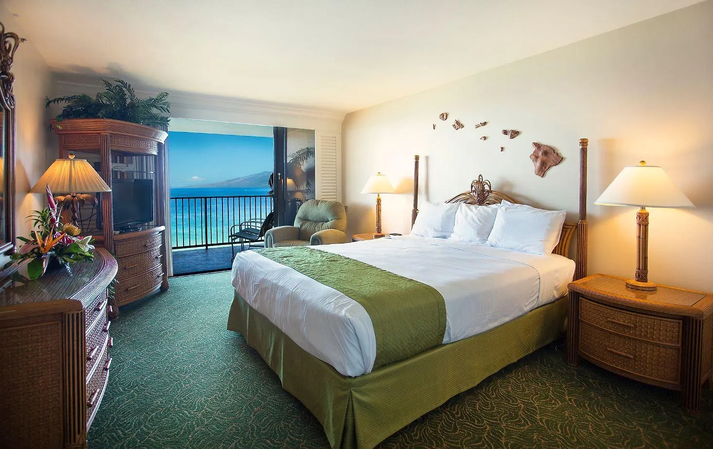 Aston Kaanapali Shores Апарт-отель 4*