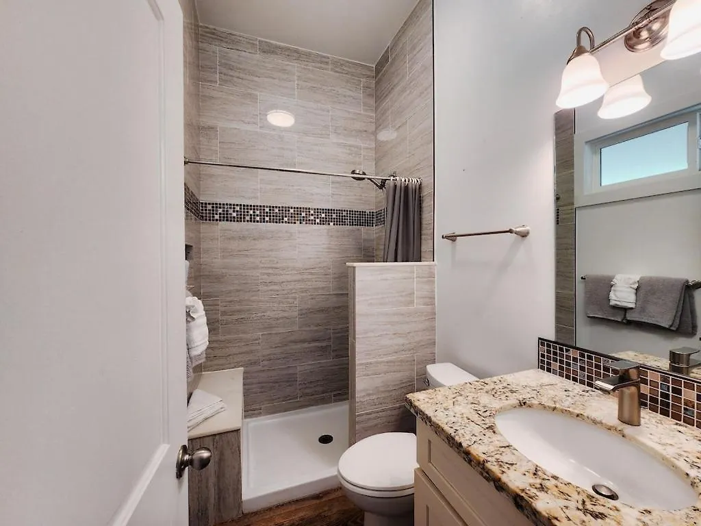Unit 12 Maui Ohana Modern Wailuku