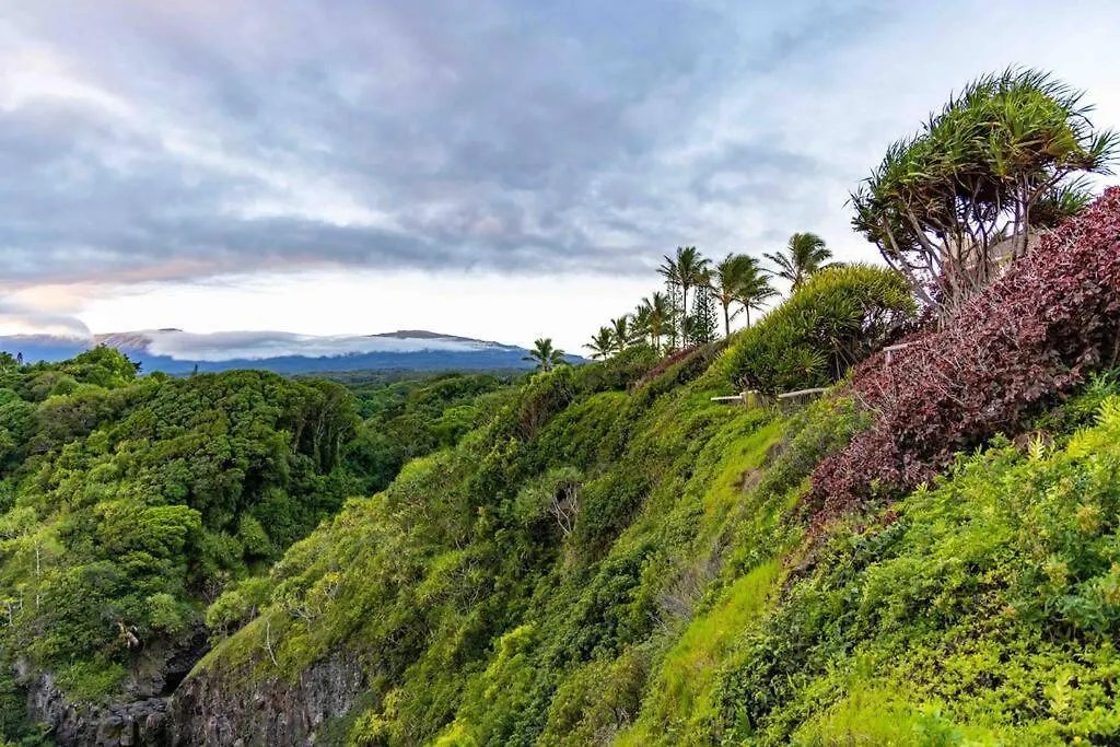 Waterfall House With Ocean Views In Haiku, Maui Willa