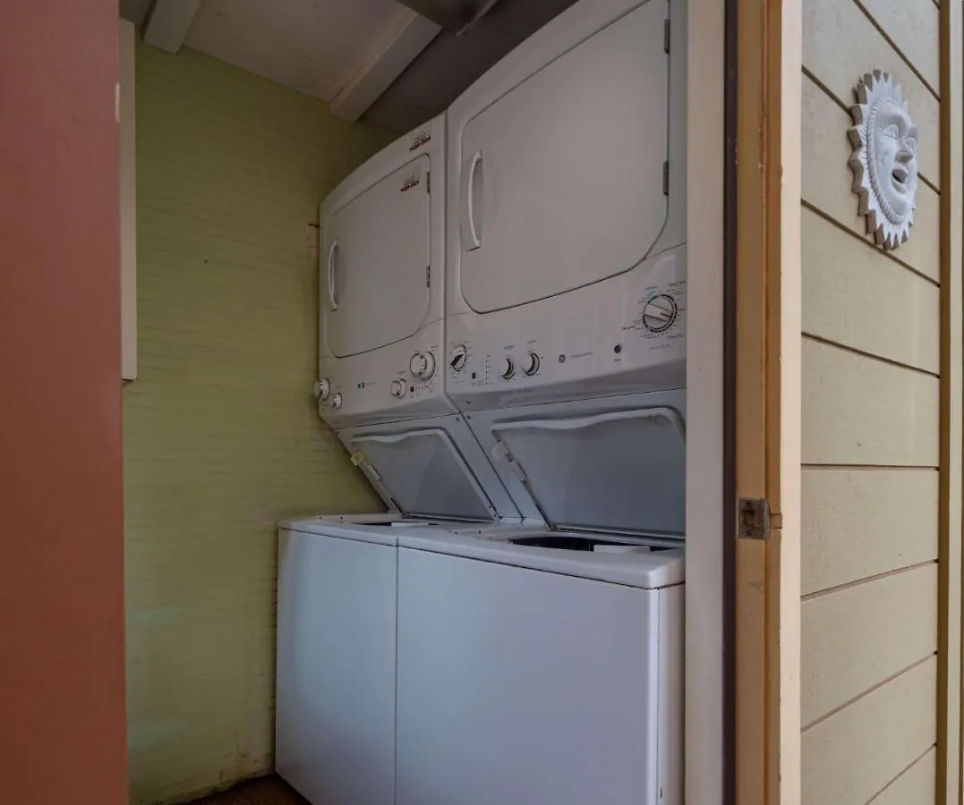 Studio Condo In Boutique Property With Mini Kitchen, Pool And Bbq