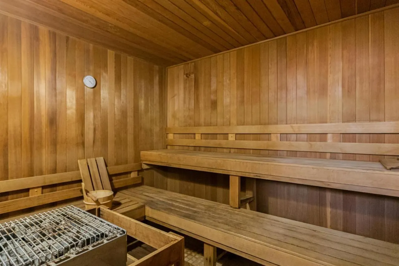 Charming Loft 2br With Free Parking & Near Beach! Апартаменты